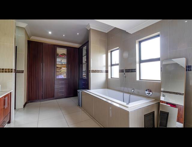 5 BEDROOM FREESTANDING FOR SALE IN ASPEN HILLS